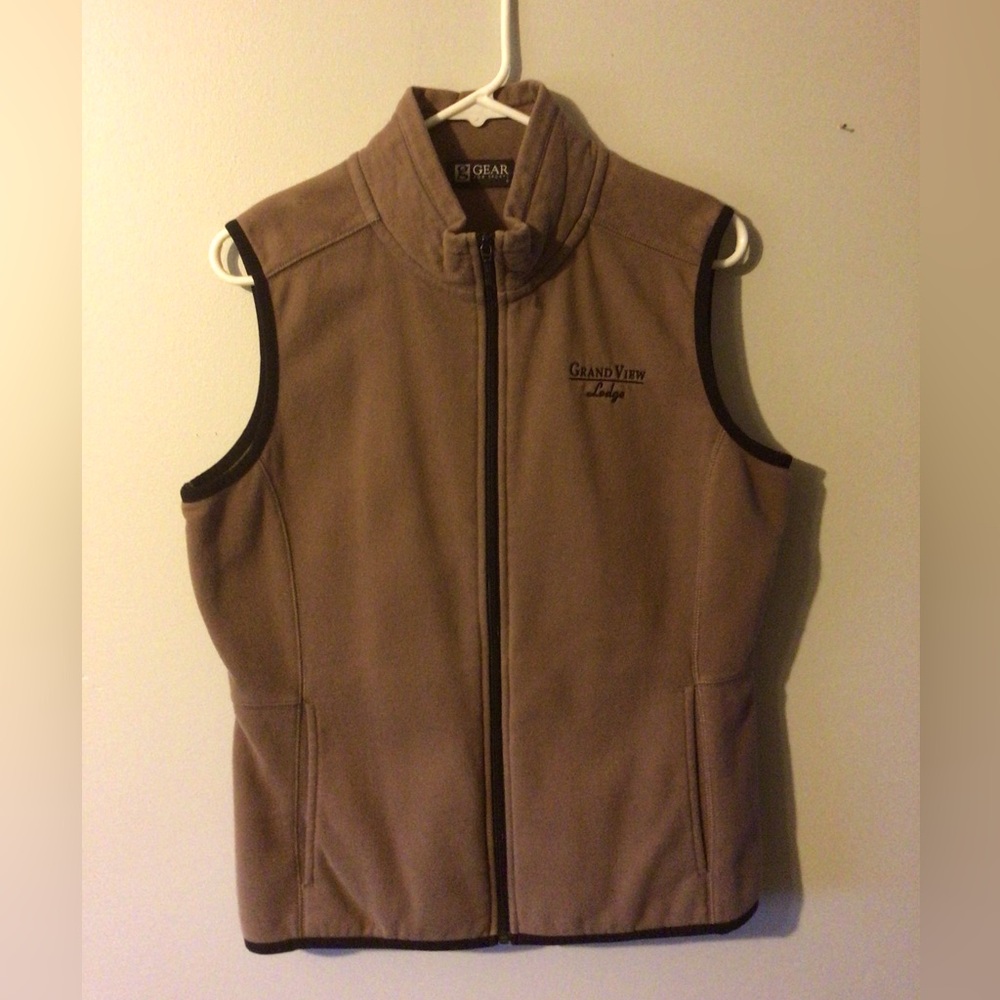 Zip up Vest with two front pockets, Sz. M, 2 inside pockets